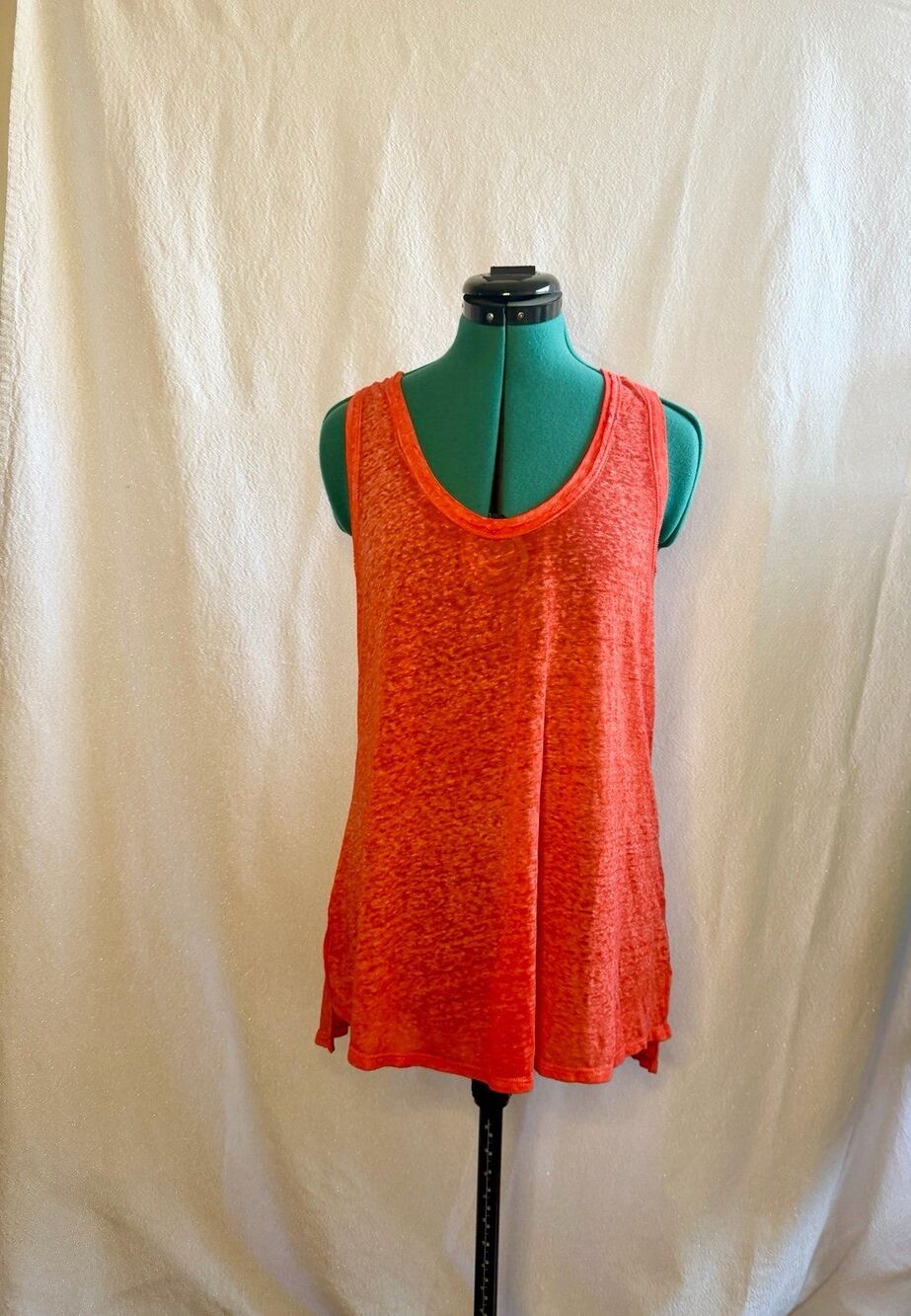 Stem women’s Orange heathered tank top. Size small